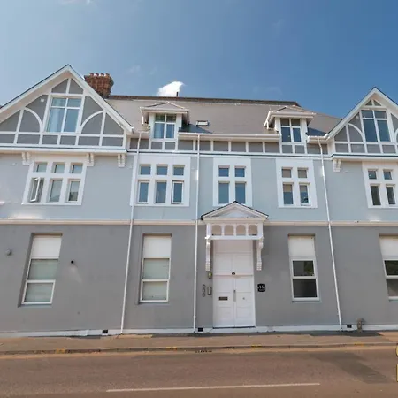 Pearl Penthouse: O2 Academy Proximity with Beach Access-2